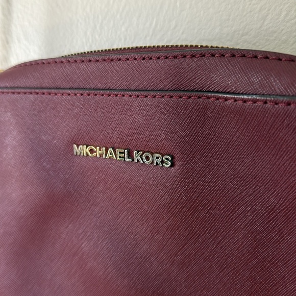Michael Kors Red Crossbody Bag with gold chain detail - Picture 3 of 9